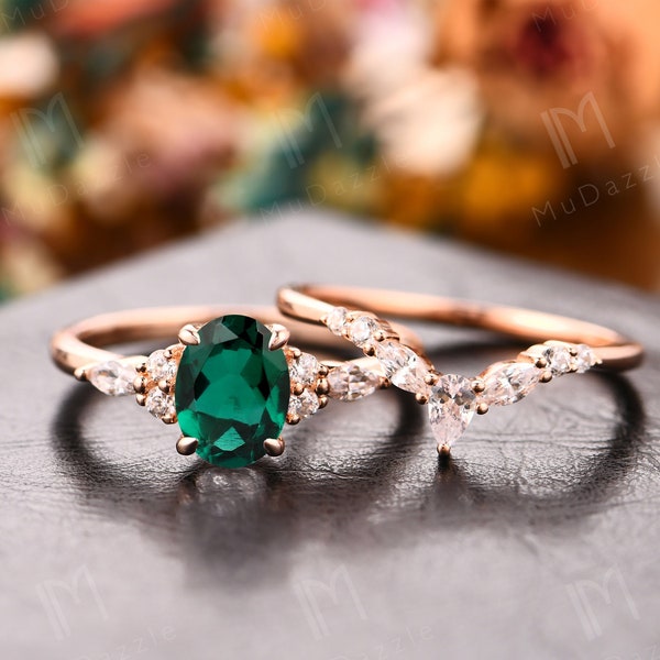 Vintage Oval 1.5CT Emerald Ring Set// Rose Gold Emerald Proposal Ring For Girl// Vintage Emerald Engagement Set// Green Gemstone Bridal Set