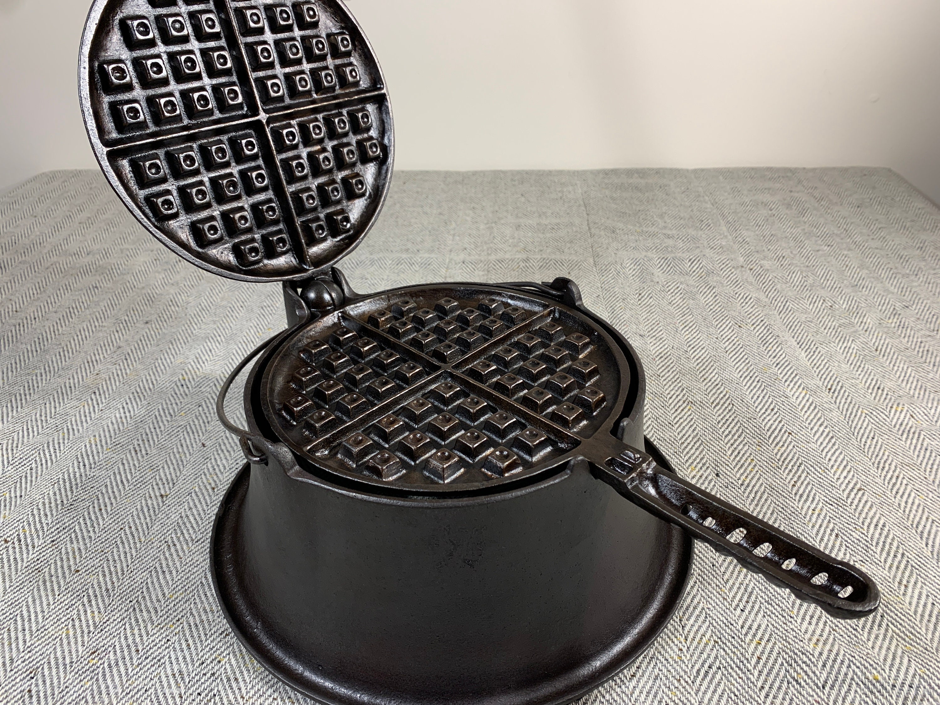 Lodge #8 high base cast iron waffle iron (extremely rare)