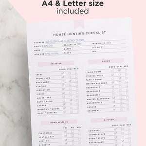 K&ouml;nnte beinhalten: Eine Haussuchliste mit wei&szlig;em Hintergrund und schwarzem Text. Die Checkliste umfasst Abschnitte f&uuml;r Au&szlig;enbereich, Zimmer, Haustechnik und K&uuml;che. Jeder Abschnitt enth&auml;lt eine Liste von Punkten, die zu &uuml;berpr&uuml;fen sind, mit Kontrollk&auml;stchen f&uuml;r gut, okay und schlecht.