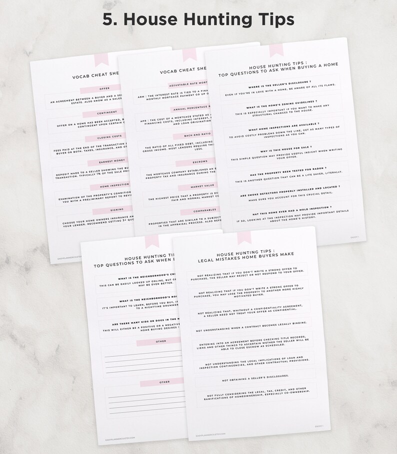 K&ouml;nnte beinhalten: Ein Satz von drei pinkfarbenen und wei&szlig;en druckbaren Haussuchtipps. Die Leitf&auml;den beinhalten Vokabel-Spickzettel, die wichtigsten Fragen, die beim Kauf eines Hauses zu stellen sind, und rechtliche Fehler, die Hausk&auml;ufer machen.
