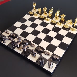 Body Art Sculpture Chess Set