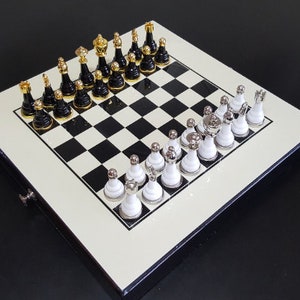 Luxurious High Gloss Chess Set