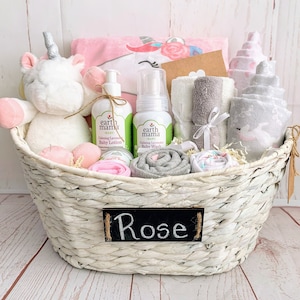 Bio Einhorn-Baby-Geschenkkorb, personalisieren Name, Mädchen-Babyparty-Korb, Babyparty-Geschenk nach Hause kommen, Büro-Babyparty-Geschenkkorb