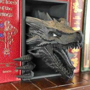 3D Printed Dragon Book Nook: Fantasy Bookshelf Decor and Bookend Gift for Book Lover