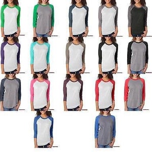 Peut inclure: Une collection de 18 t-shirts de baseball dans diff&eacute;rentes combinaisons de couleurs. Les t-shirts pr&eacute;sentent un corps blanc avec des manches de couleurs contrast&eacute;es. Les manches sont un m&eacute;lange de couleurs unies et de couleurs chin&eacute;es.
