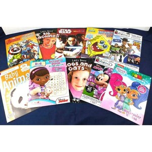 Puede incluir: Una colección de diez libros de actividades para niños con varios personajes, incluidos superhéroes, animales de dibujos animados y princesas. Los libros incluyen búsquedas de palabras, páginas para colorear y actividades de pegatinas.