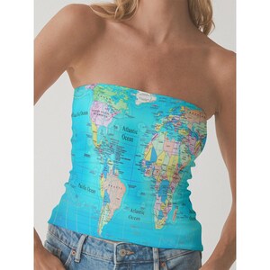 Dessus de carte, élégant, carte du monde, femmes, dames, adolescents, carte de la terre, cadeaux.
