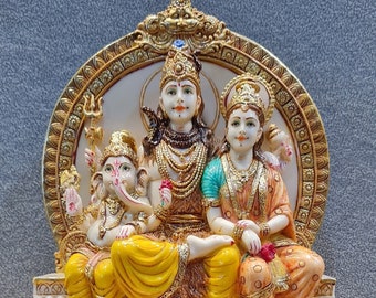 Estatua de la familia Shiva en polvo de mármol: ídolo del dios hindú Parivar