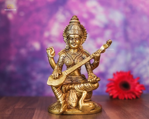 真鍮のサラスワティ像：音楽と知識のヒンドゥー教の女神 - Etsy 日本