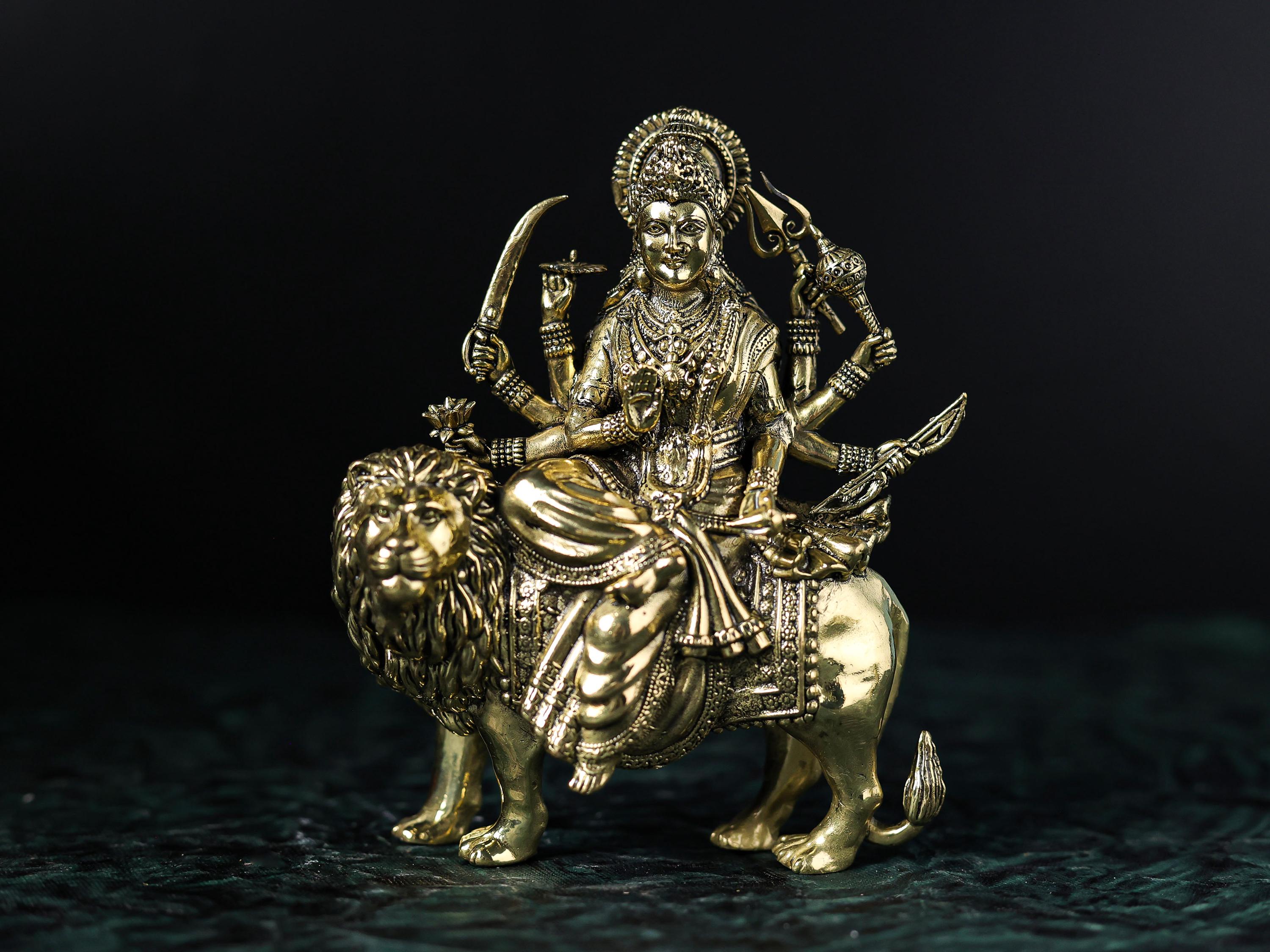 真鍮製ドゥルガー像：ライオンに乗るヒンドゥー教の女神パールヴァティ