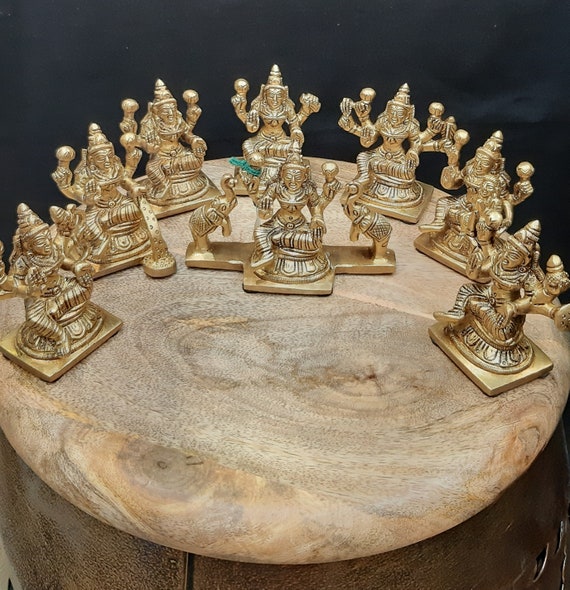 アシュタ・ラクシュミ像 | 八つの姿を持つ真鍮製の偶像、富の女神