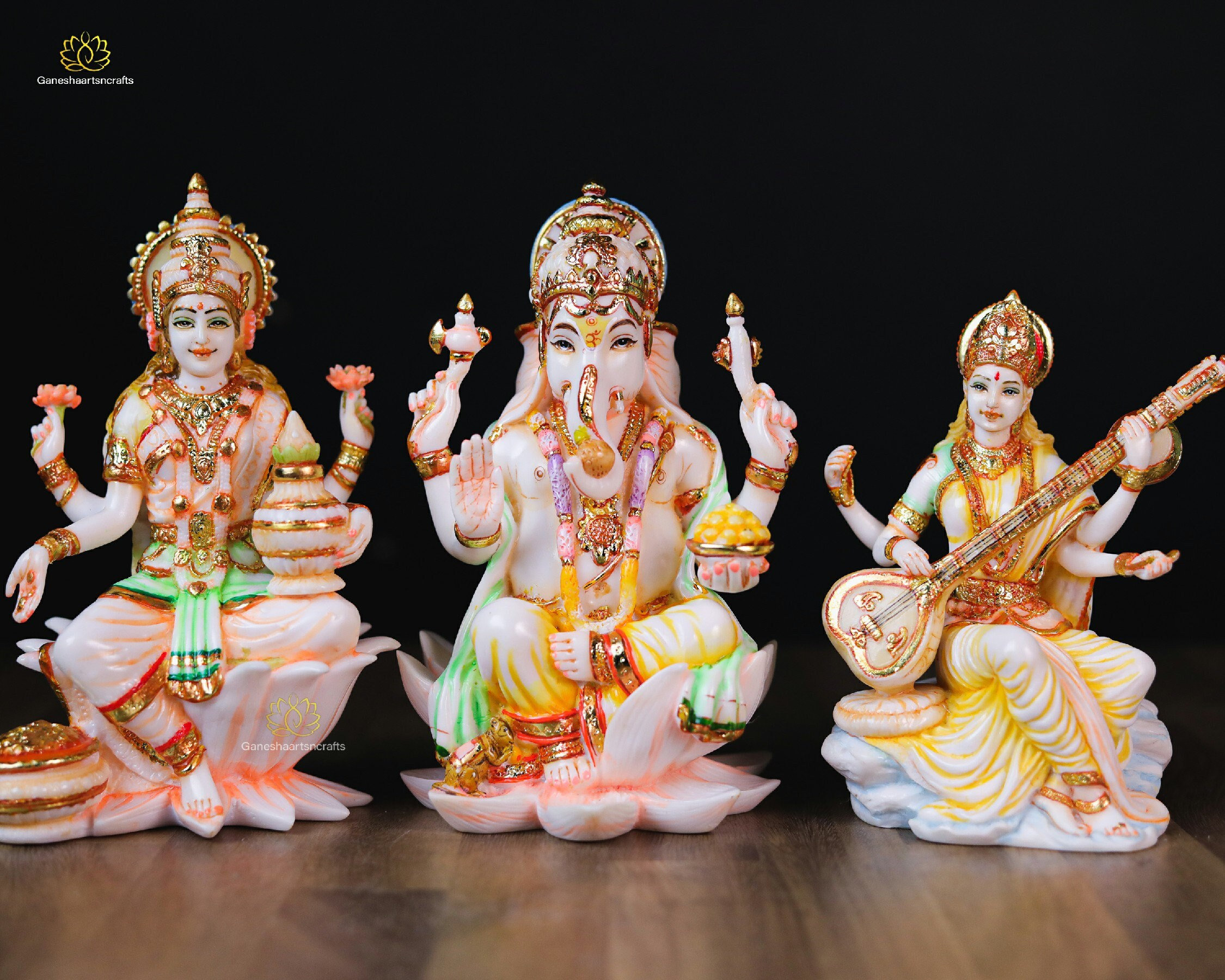Artvarko Messing Laxmi Ganesha Saraswati Idool Standbeeld Spirituele sculptuur Puja Vastu Showpiece Religieuze Murti Pooja Gift en Home Decor Artvarko Messing Laxmi Ganesha Saraswati Idool Standbeeld Spirituele sculptuur Puja Vastu Showpiece Religieuze Murti Pooja Gift en Home Decor