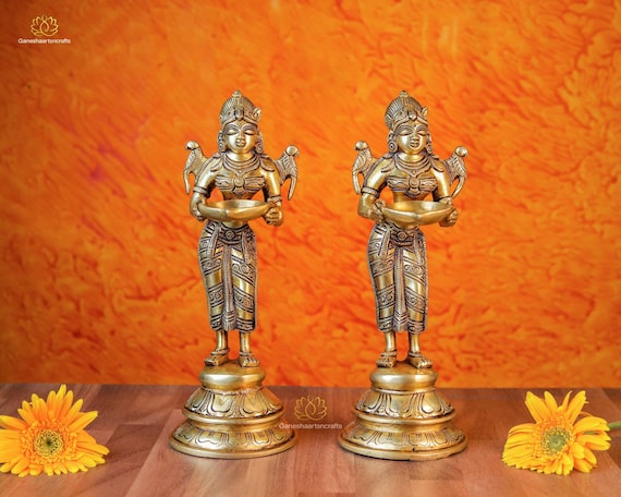 Oil 2024 statue lamp