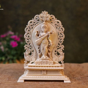 Statue de Saraswati de 20 cm (8 po.) : déesse hindoue de la sagesse en marbre de culture