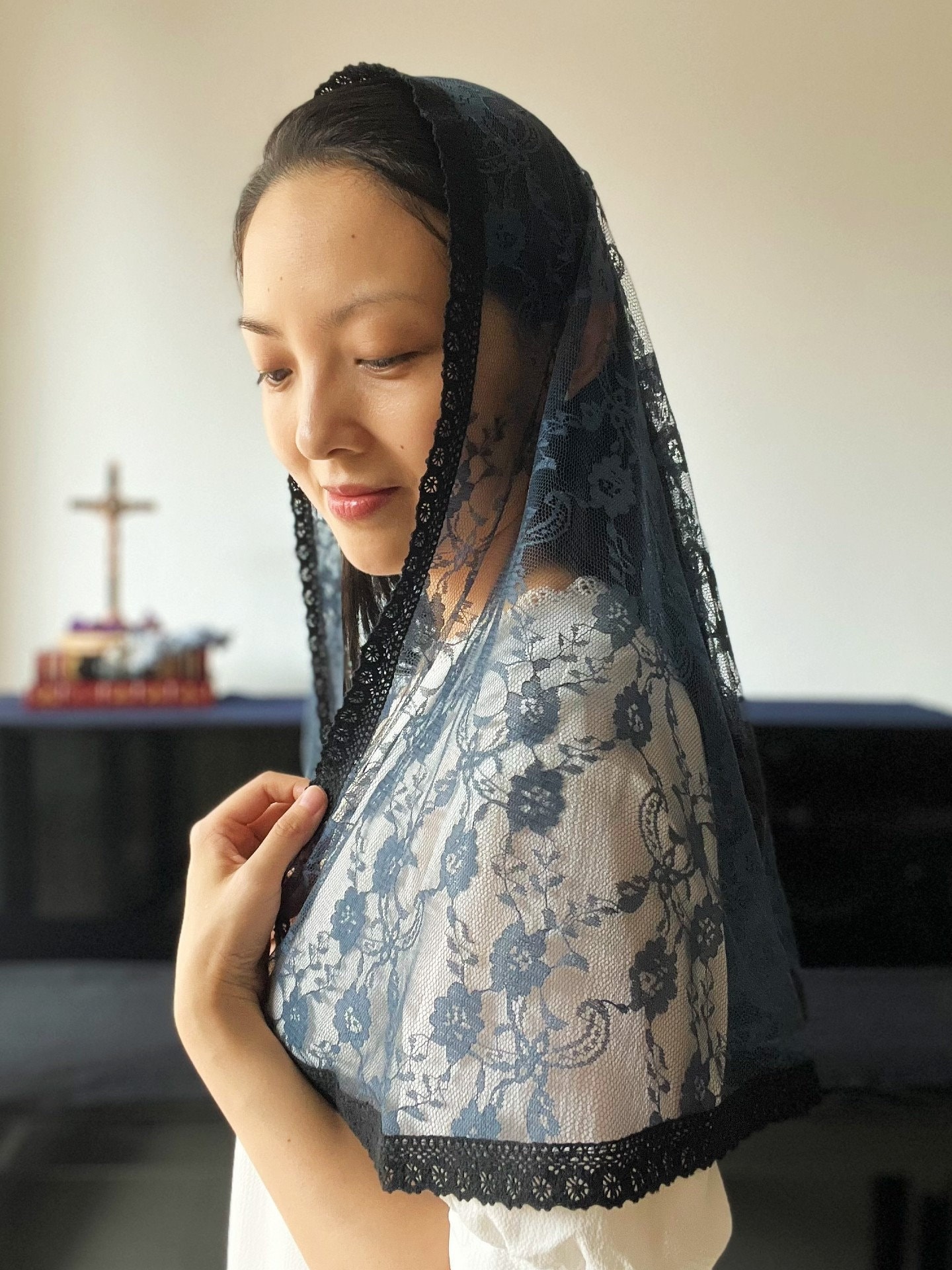 Mantveil Catholic Chapel Veil for Women: Traditional Floral Embroidered Lace Mantilla Church Veils Latin Mass Head Covering