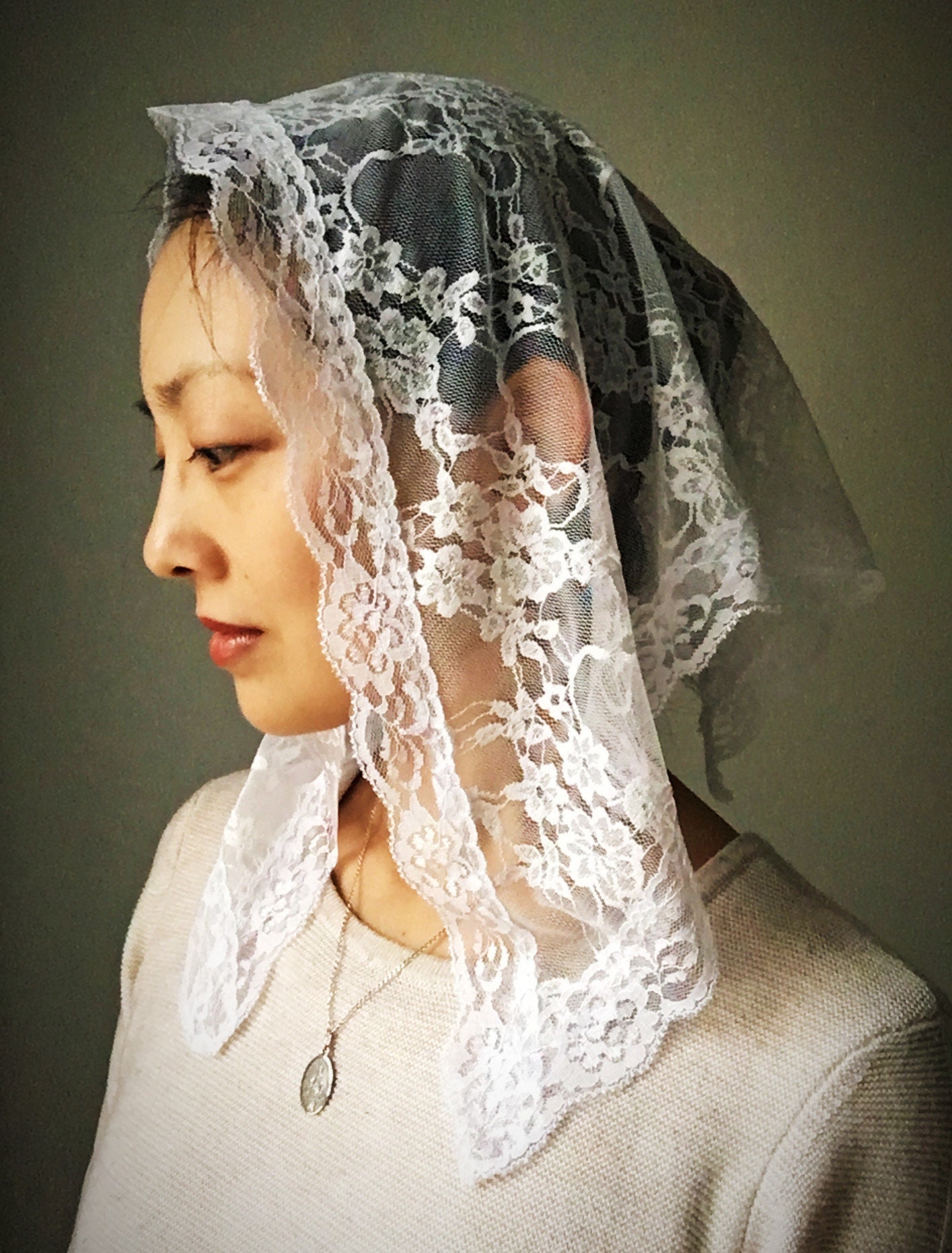 Mantilla de encaje floral fino / Velo de capilla blanco de - Etsy México Mantilla de encaje floral fino / Velo de capilla blanco de - Etsy México
