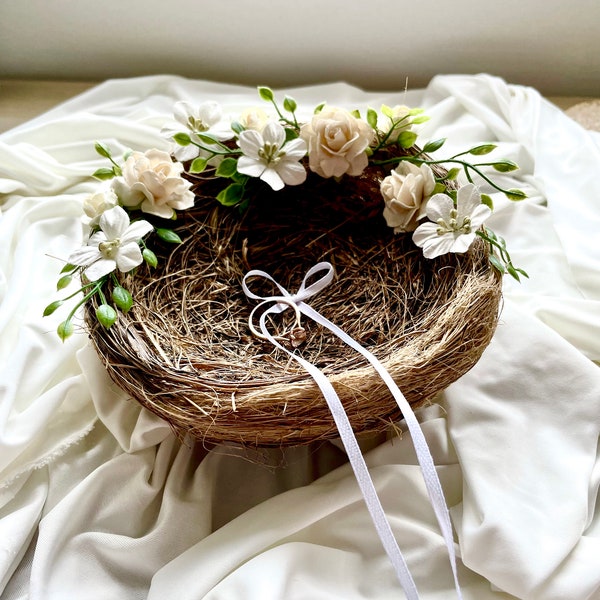 Pretty Woodland Wedding Ring nest