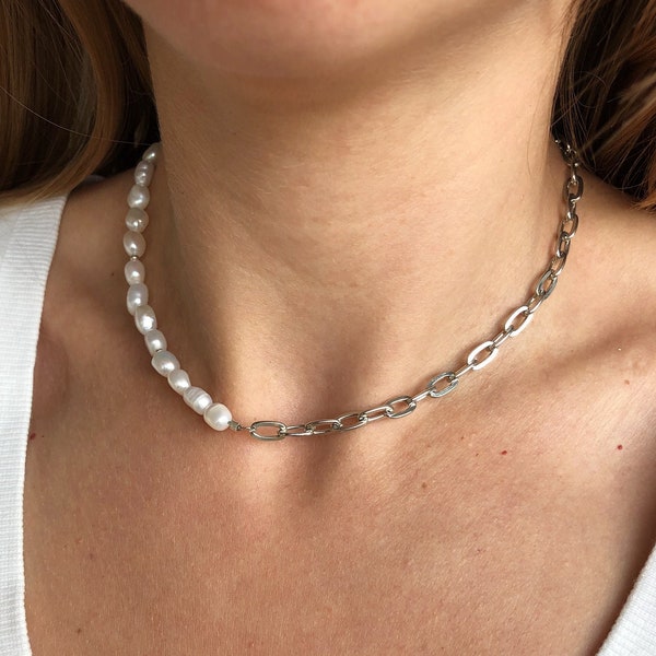 Collier chaîne de perles, collier demi-perle et chaîne, chaîne ras de cou en perles, collier superposé, collier minimaliste, chaîne argentée et perles