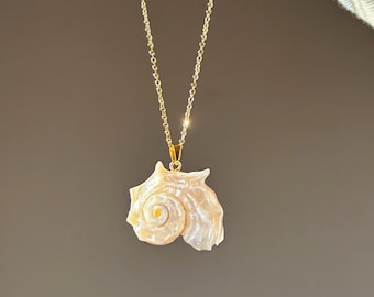 Seashell necklace, layered necklace, bohemian jewelry, long chain necklace with seashell pendant