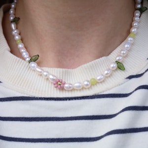 Daisy necklace,  pearl necklace, sunflower necklace, pearl choker, flower necklace