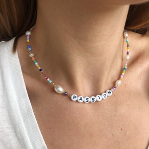 Colar com nome personalizado, colar de contas, colar delicado com nome, colar de verão em camadas