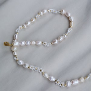 Flower necklace daisy flower necklace beaded pearl necklace