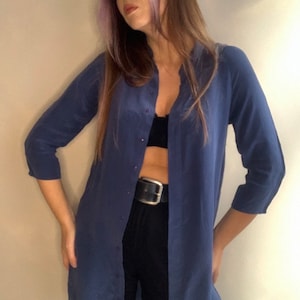 Koszula z czystego jedwabiu w kolorze granatowym, długa, vintage, bluzka, top, S 36, krepa jedwabna, matowa, seide