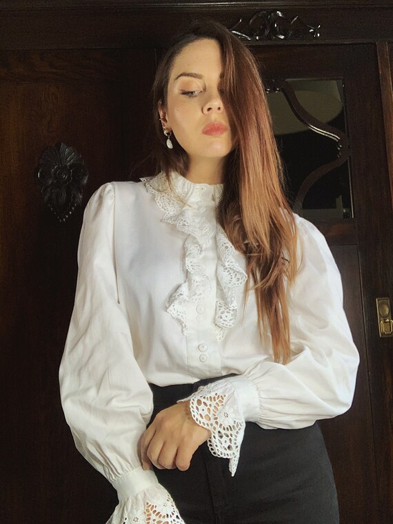 Vintage Victorian white cotton blouse shirt laces