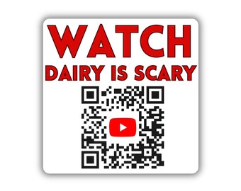 Puede incluir: Un cartel cuadrado blanco con texto rojo que dice "WATCH DAIRY IS SCARY". Debajo del texto hay un código QR en blanco y negro con un botón de reproducción de YouTube rojo en el centro.