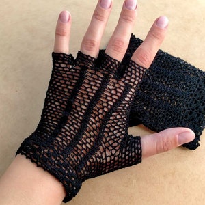 Black crochet lace mittens, no fingers lace gloves, gothic fashion gloves, gothic lolita gloves, vintage lace gloves, lgbtq, stage gloves