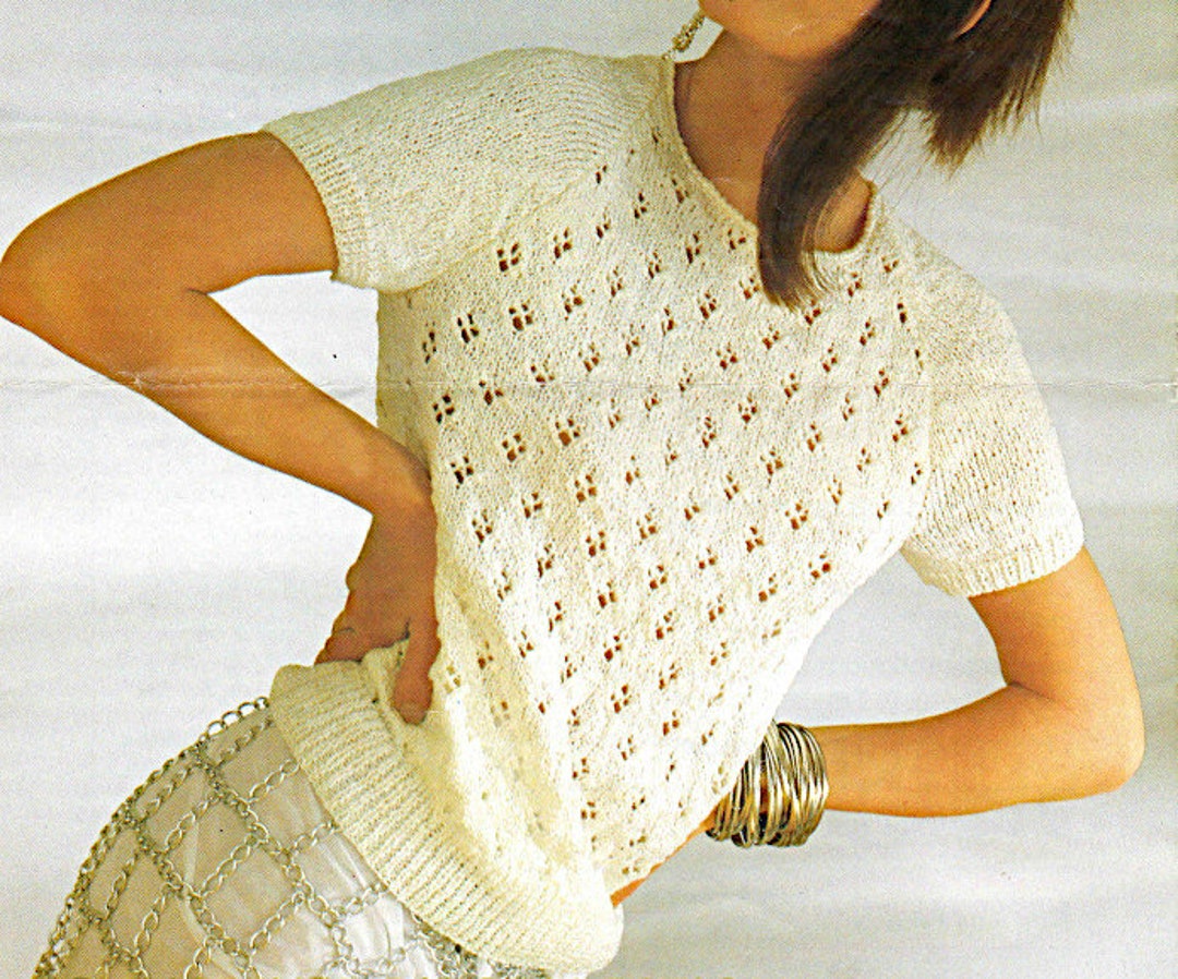 CROCHET PATTERN - LADIES DK LOOSE FIT CAP SLEEVE DAISY CHAIN TOP 32 - 42