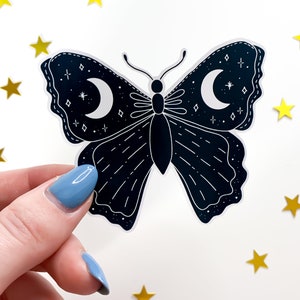 Adesivo Moon Moth Preto e Branco - lindo adesivo lunar celestial, adesivos de borboleta lunar, adesivo recortado da natureza, adesivos para garrafas de água