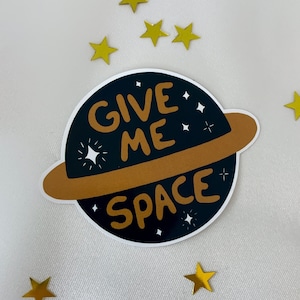 Donnez-moi de l'espace autocollant pour ordinateur portable | Sticker univers, stickers astrologie, stickers planète, sticker galaxie, stickers spatiaux