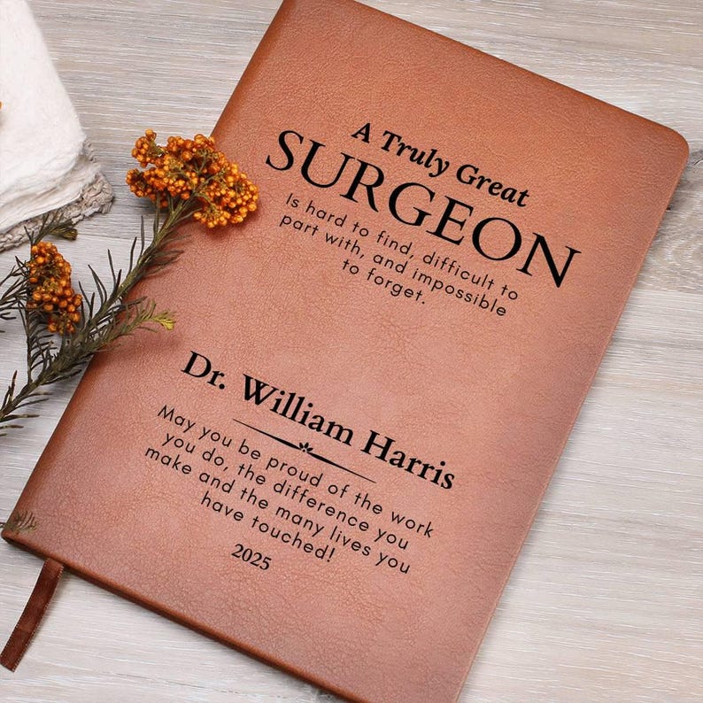 Gift for Surgeon - Vegan Leather Personalized Journal, Coworker Gift, Gift for Surgeon, Dr Thank You, Retirement, Christmas 画像 1