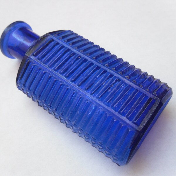 Vintage cobalt blue ribber 6 sided poison bottle medicine collectible 1 ounce size antique