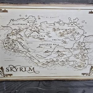 Skyrim-kaart (lasergegraveerde houtkunst)