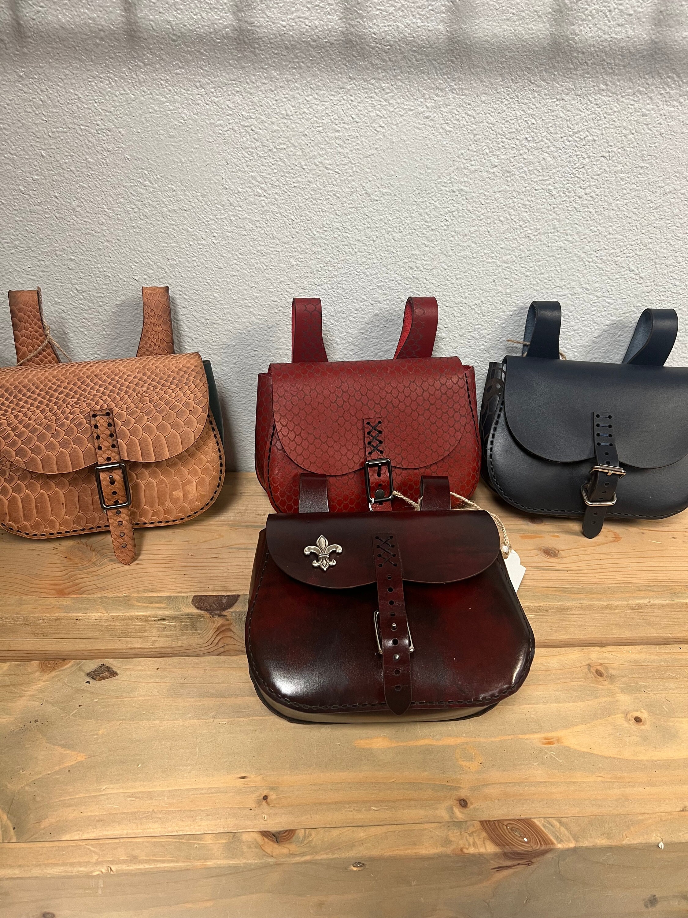 ハンドメイドレザーヒップバッグ - Etsy 日本