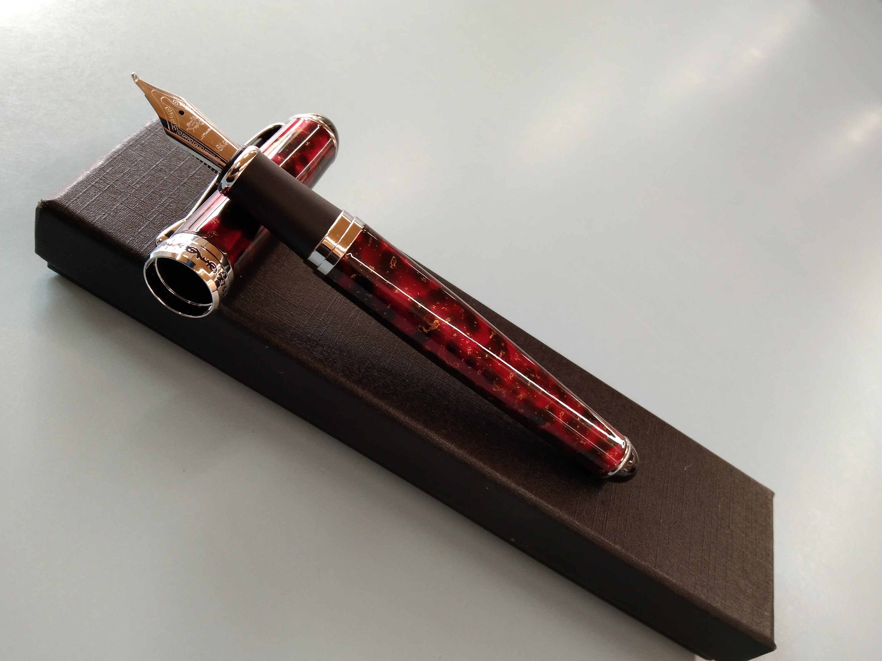 JINHAO X750 Lave rouge Moyen Plume NIB Fontaine stylo 