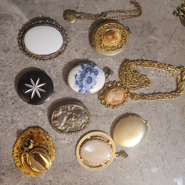 Lot of 10 pieces vintage costume jewelry, lockets, cameo, brooch, estate jewelry, vintage jewelry, pendant, vintage locket