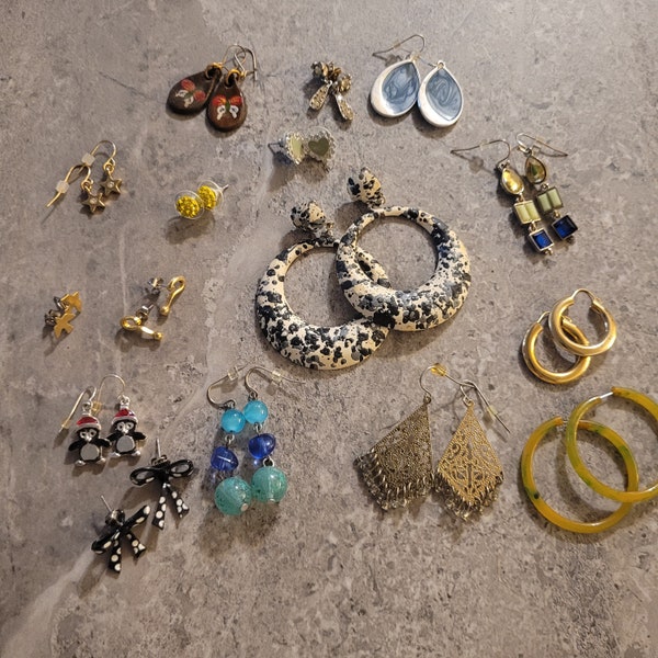 Lot of vintage post earrings, costume jewelry, estate jewelry, vintage earrings, hoop earrings, dangle earrings, jewelry lot, stud earrings