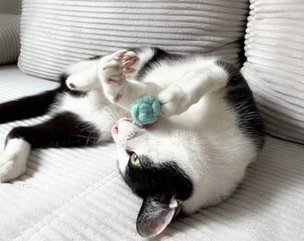Katzenspielzeug raschelndes Knotenbällchen aus nachhaltigem Baumwollgarn