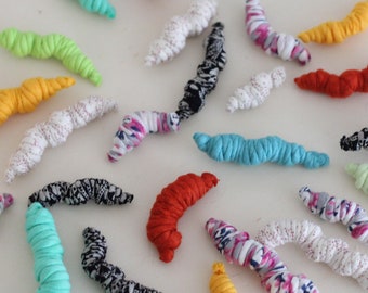 Katzenspielzeug - kleinere bunte Würmer aus 90-95% Baumwolle