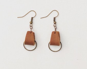 Brown leather loops with bronze circle  - Handmade Leather Earrings