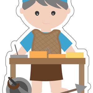 Puede incluir: Una ilustraci&oacute;n de dibujos animados de una persona de pie detr&aacute;s de una mesa con una camisa azul, pantalones marrones y una diadema azul. La mesa tiene una pila de papel amarillo encima y una espada y una lanza grises en el suelo.