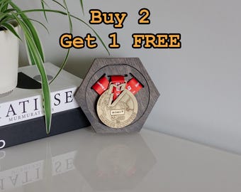 Espositore per medaglie esagonale modulare / Porta medaglie magnetico in legno / Espositore da parete puzzle per premi di maratona, corsa, triathlon e sport