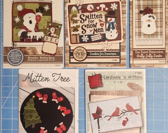 Ensemble de 5 motifs de Noël - Cardinals 'n Mittens, Mitten Tree, Rooftop Santa, Smitten for Snowmen, Holly Jolly Santa