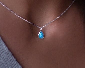 Collier pendentif Blue Opal Drop en argent 925 - Pendentif Opale de laboratoire - Collier en argent en forme de larme-Chaîne en argent