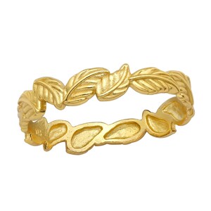 May include: A gold ring with a leaf design. The leaves are arranged in a continuous pattern around the band.