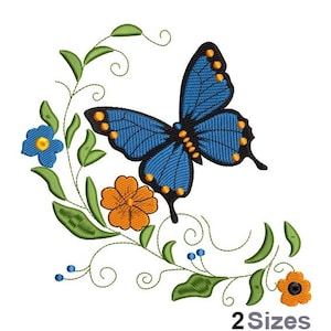 Könnte beinhalten: Ein gesticktes Design mit einem blauen Schmetterling mit orangefarbenen Akzenten, umgeben von grünen Blättern, orangefarbenen und blauen Blumen und dem Text "2 Sizes". Der Schmetterling hat detaillierte Flügelmuster.