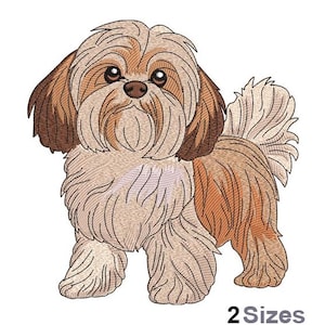 Può includere: Un disegno ricamato di un cane Shih Tzu nei toni del marrone, beige e crema. Il cane è raffigurato in piedi, con pelo dettagliato e occhi espressivi. Il testo "2 Sizes" è in basso, indicando le dimensioni disponibili per il disegno.